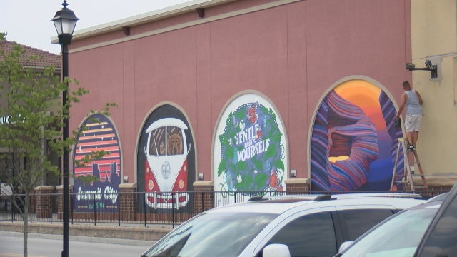 City unveils 4 murals at Jefferson Pointe